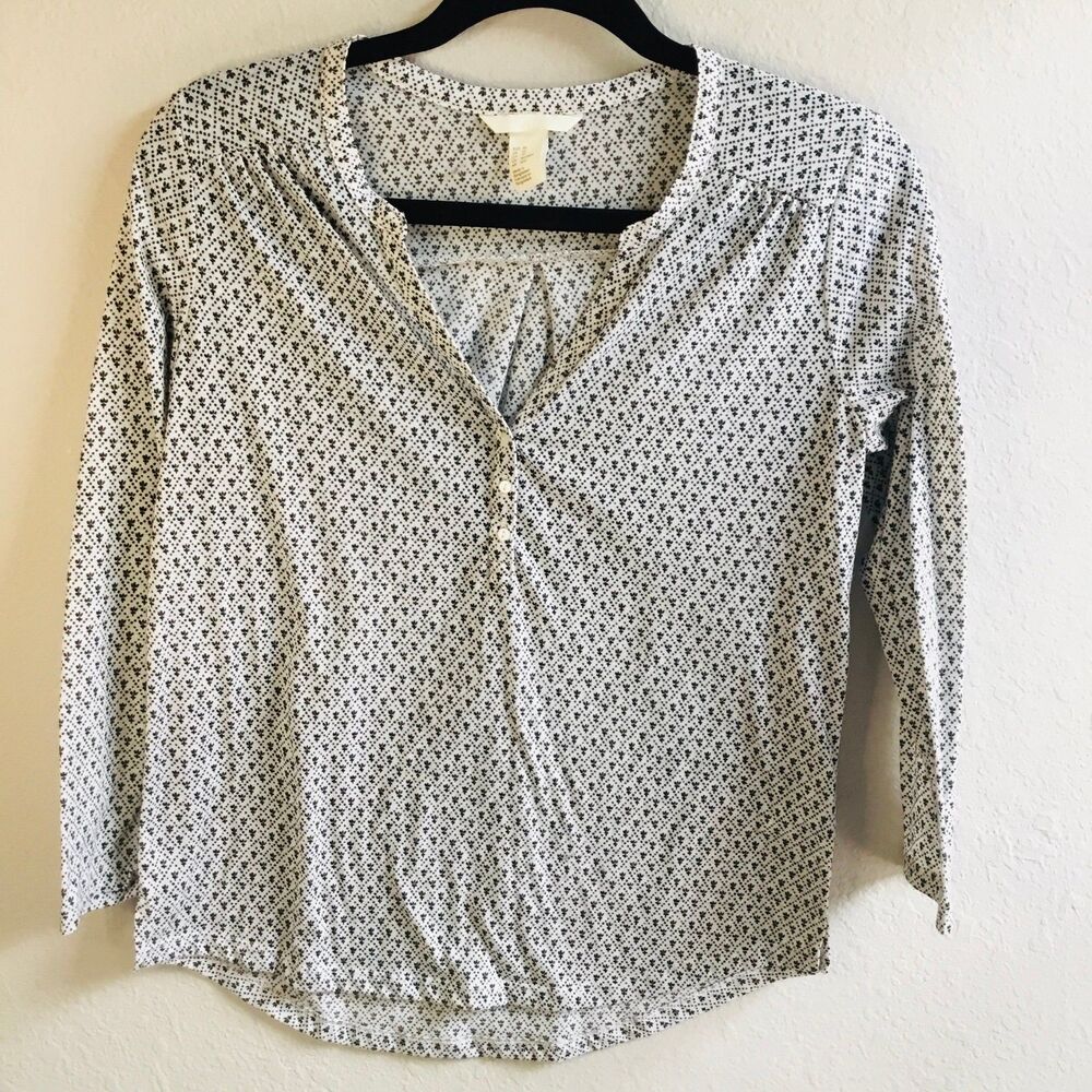 Classic Fleur de Lis all over pattern top long sleeve v neck office oversized XS